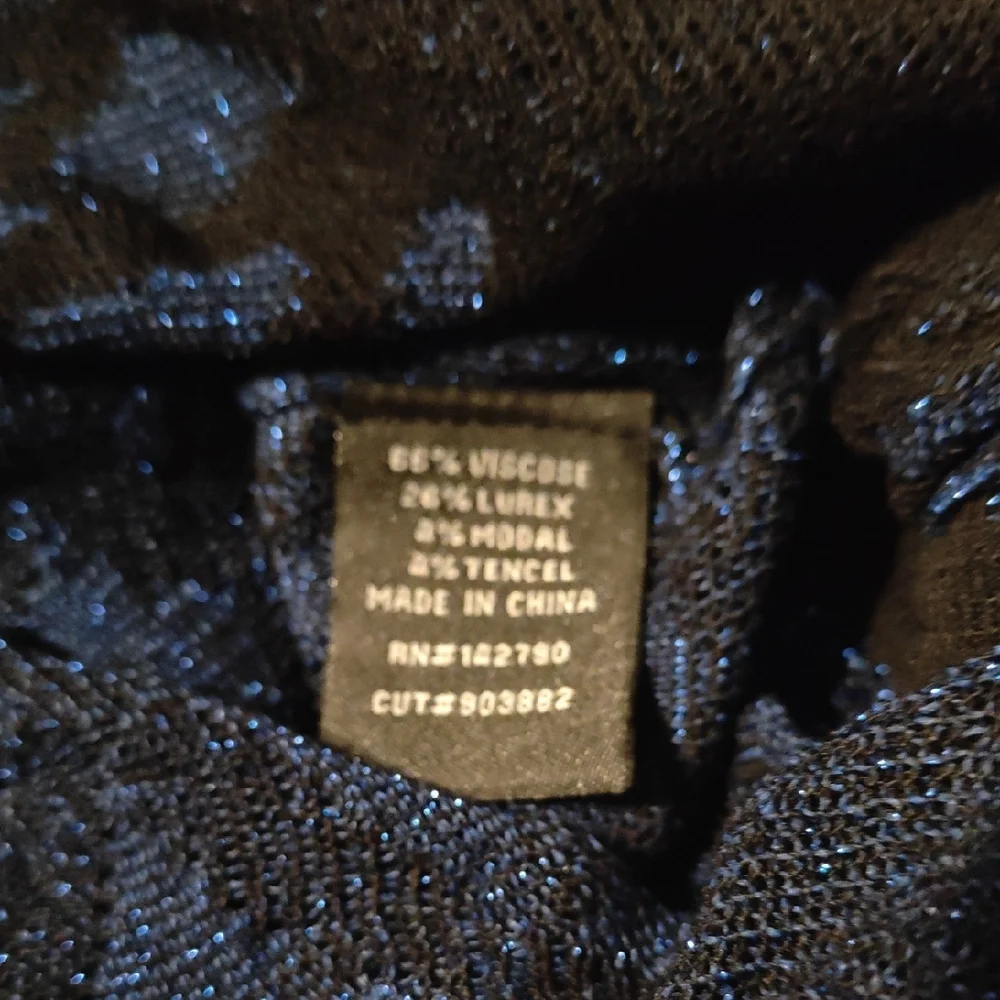 NWT Vertigo Pattern Top - Picture 6 of 6
